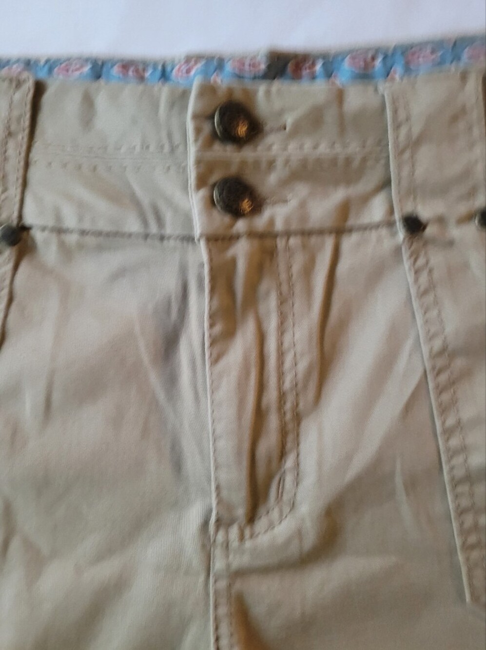 One 5 One Women's Casual Khaki Shorts Size 12 - Picture 3 of 11